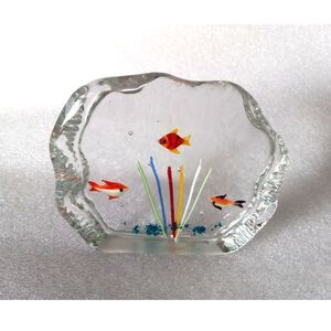 Murano Style Art Glass Fish Aquarium Paperweight Ocean Scene with Three Fish